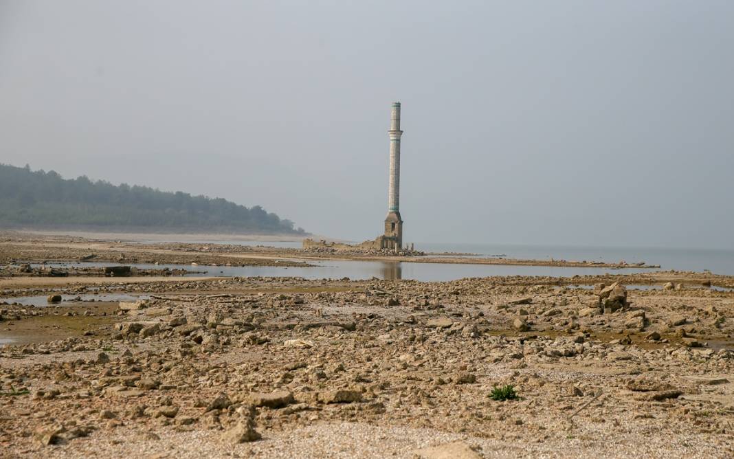 Kuruyan barajın altından çıkanlar şaşırttı! İklim krizinin sonuçları çok ağır olacak 10